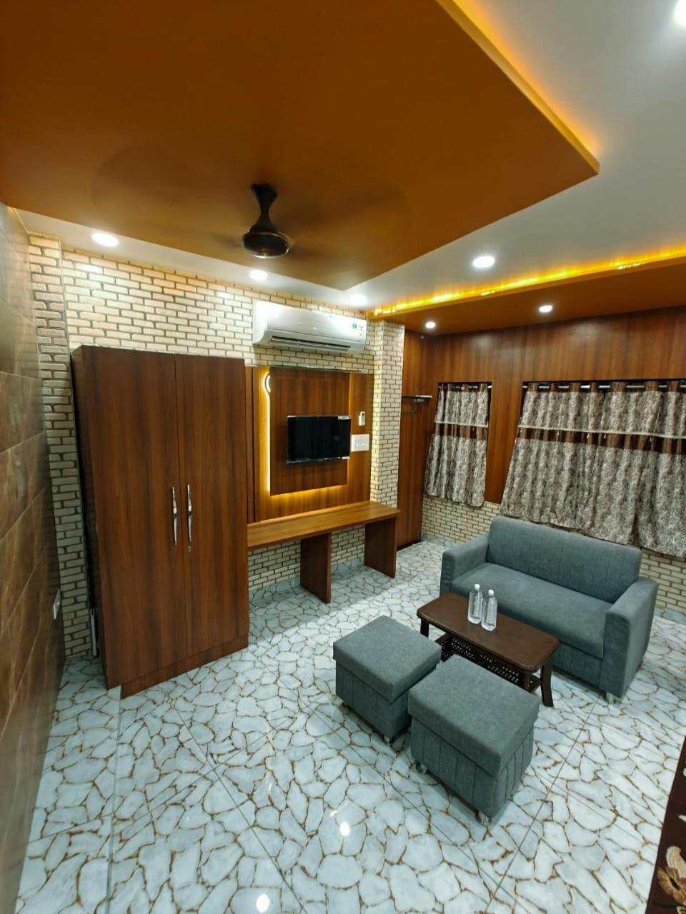 Shri Kailash Pati Guest House- Opposite Kashi Vishwanath Temple Varanasi Exterior photo