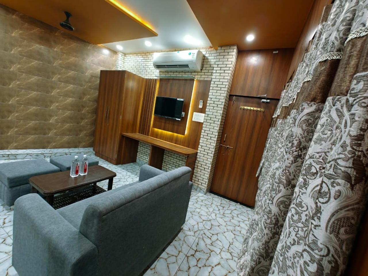 Shri Kailash Pati Guest House- Opposite Kashi Vishwanath Temple Varanasi Exterior photo