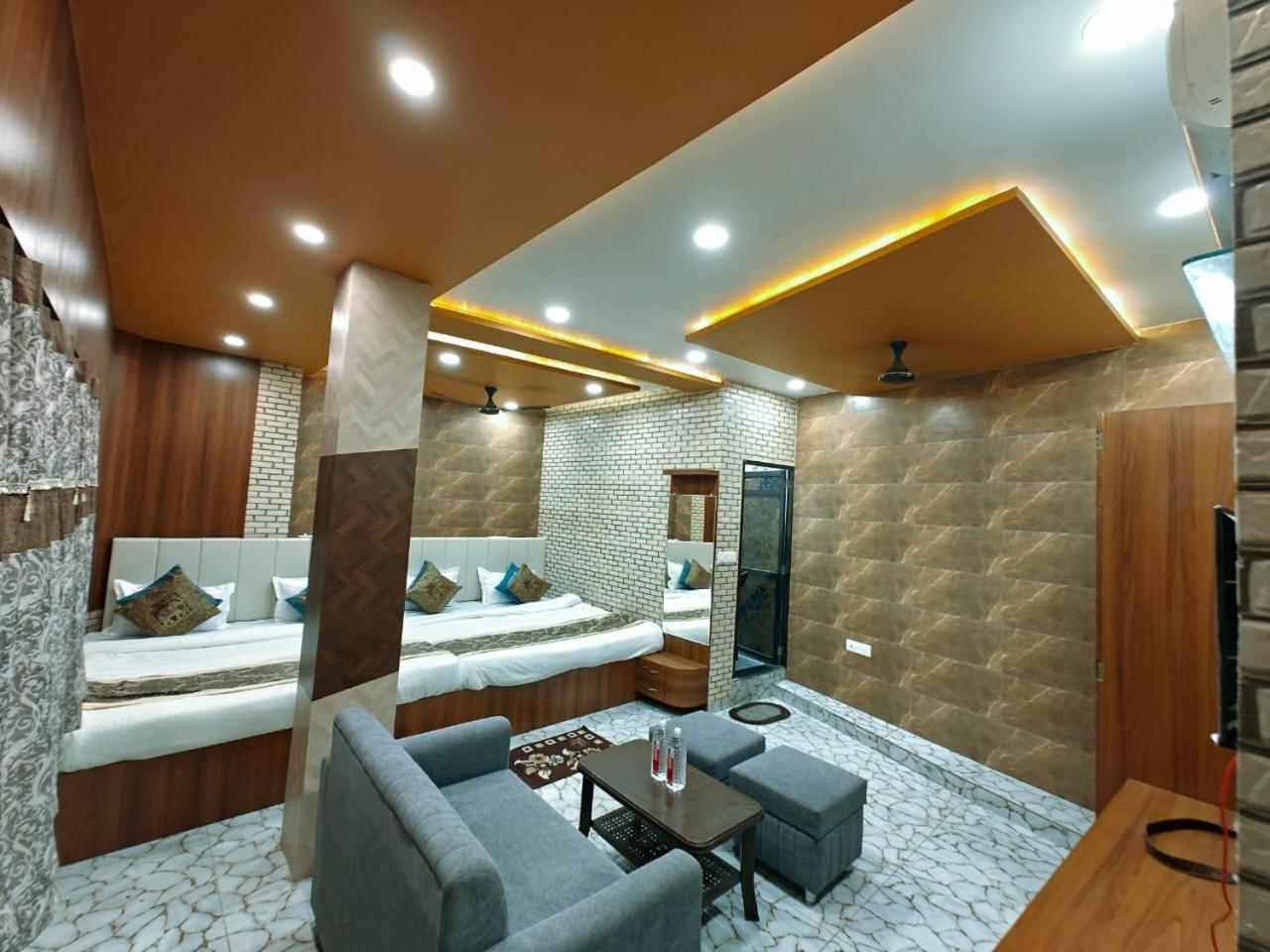 Shri Kailash Pati Guest House- Opposite Kashi Vishwanath Temple Varanasi Exterior photo