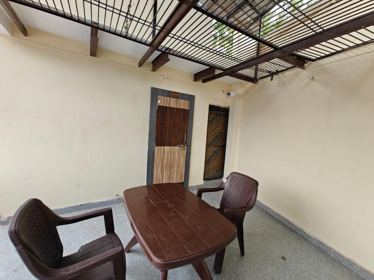 Shri Kailash Pati Guest House- Opposite Kashi Vishwanath Temple Varanasi Exterior photo